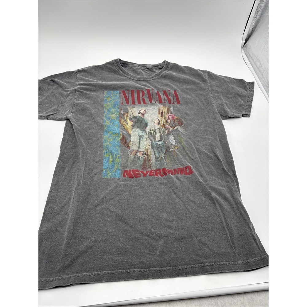 Nirvana‎ Never mind Reissue Tshirt Distressed Gray Size Medium Kurt Cobain Dave